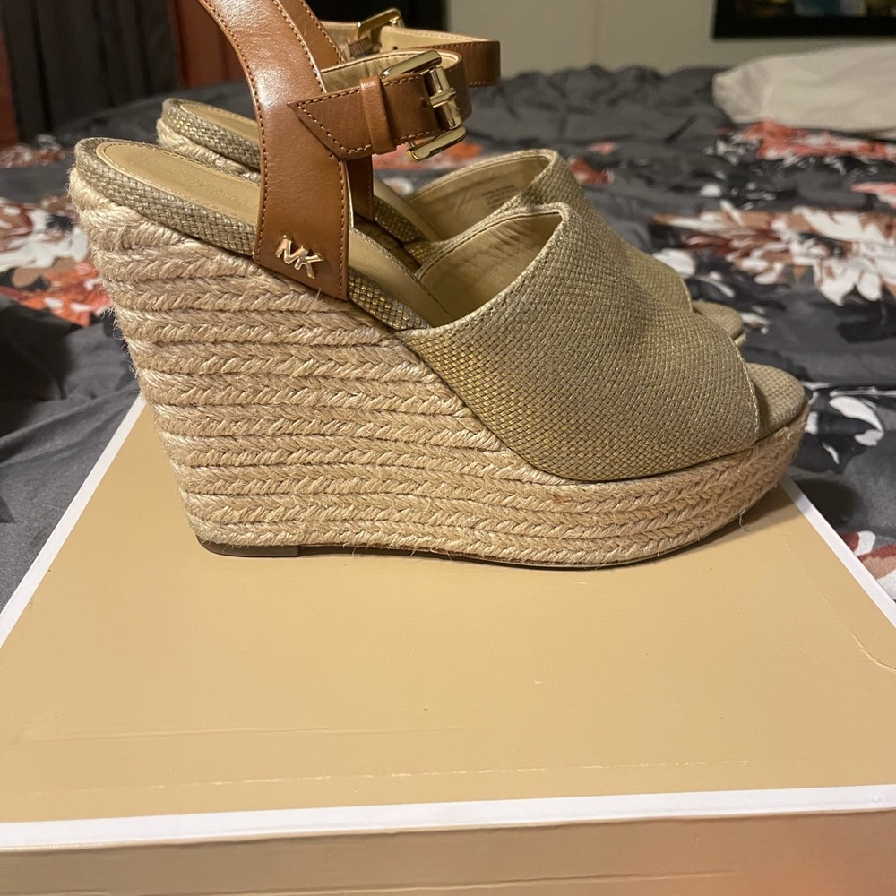 MK - Picture 2 of 3